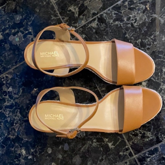 Michael Kors Jill Leather Wedge Shoes Brand New in Box and NWT. - Picture 2 of 10